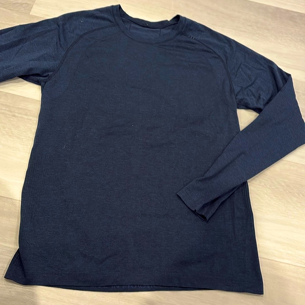 Men’s Lululemon long sleeve performance top